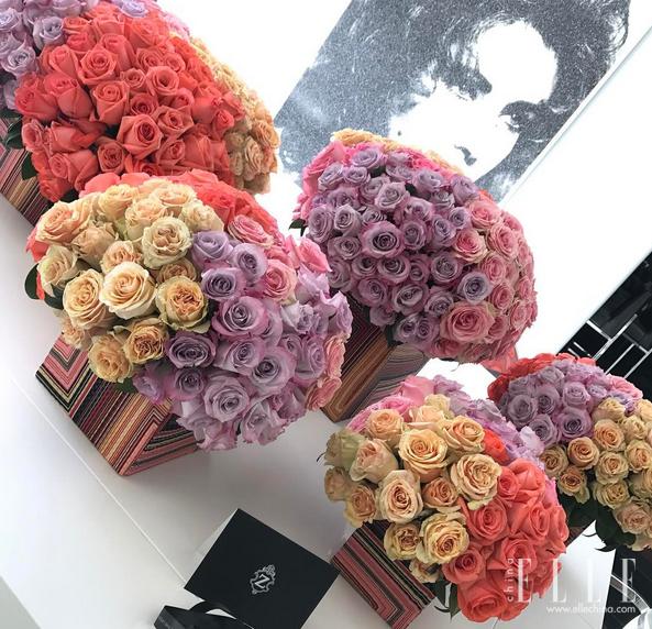 你爱在朋友圈晒包包和自拍,原来女明星也爱干这个,还更牛!