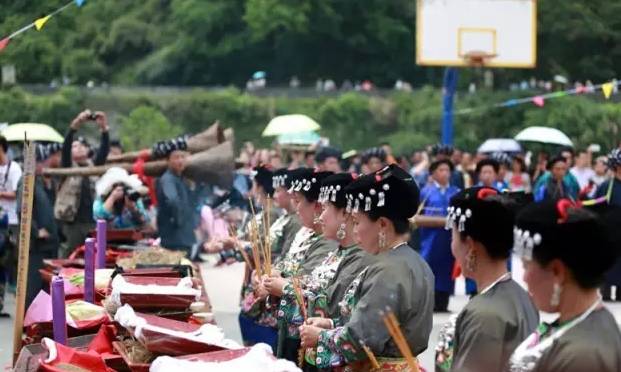 今天“四月八”，吉首坪朗比往年更“火”！