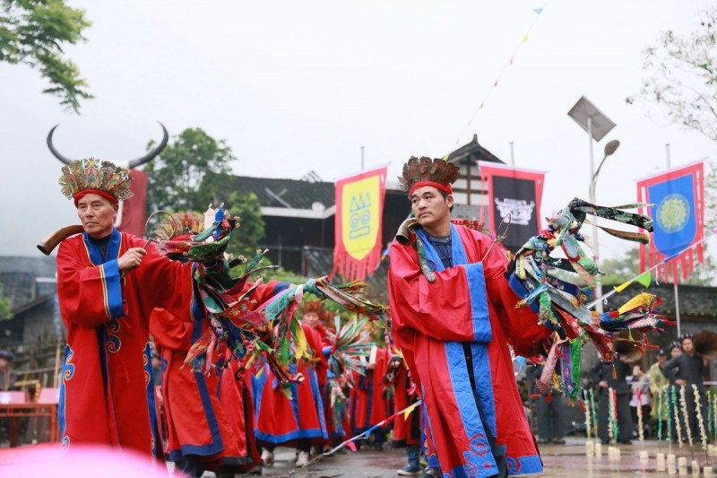 今天“四月八”，吉首坪朗比往年更“火”！