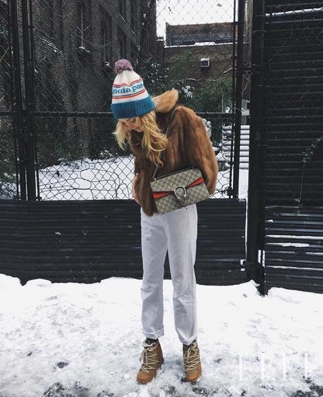 你爱在朋友圈晒包包和自拍,原来女明星也爱干这个,还更牛!