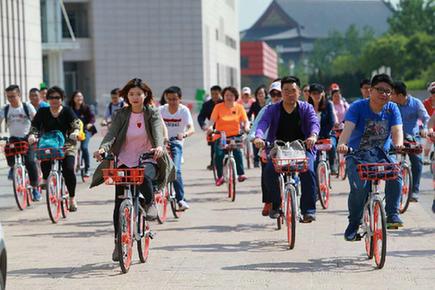 天津方特爆甜派对大巡游,2024跨年烟花秀天津方特