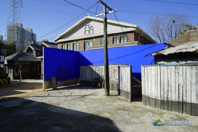 170427李钟硕《VIP》拍摄现场图公开扑面而来的凝重氛围