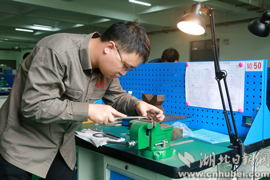 打造行业精兵宜昌又开始选拔“技能状元”啦！