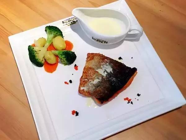 成都丽思卡尔顿西餐厅,成都旋转西餐厅