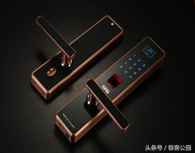 装上这把「秒开」的门锁,感觉记性不好的我得到了拯救