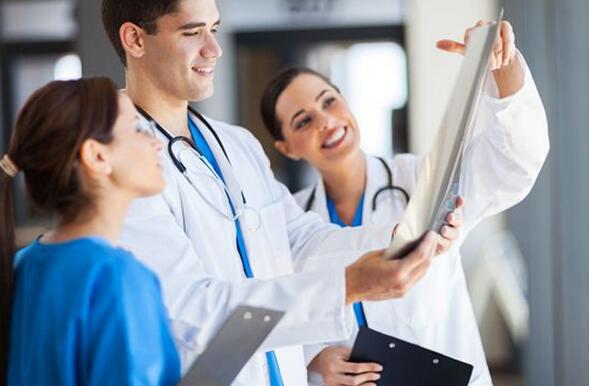 京鲁名医联合会诊断白癜风,青岛齐鲁医院治疗白癜风专家