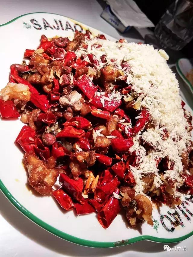 火遍全国的网红”撒椒“来郑州了，味道怎么样？先替你尝尝……