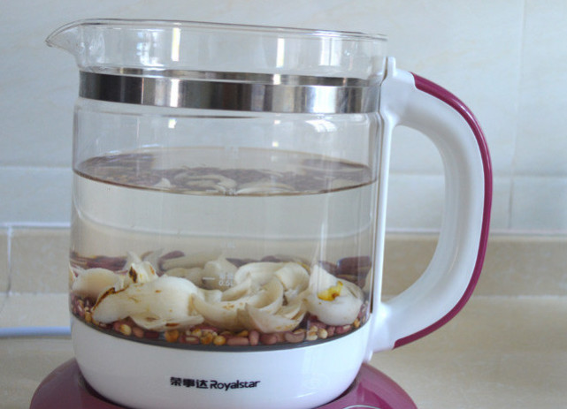 薏米红豆莲子百合的做法,薏米红豆百合粥步骤