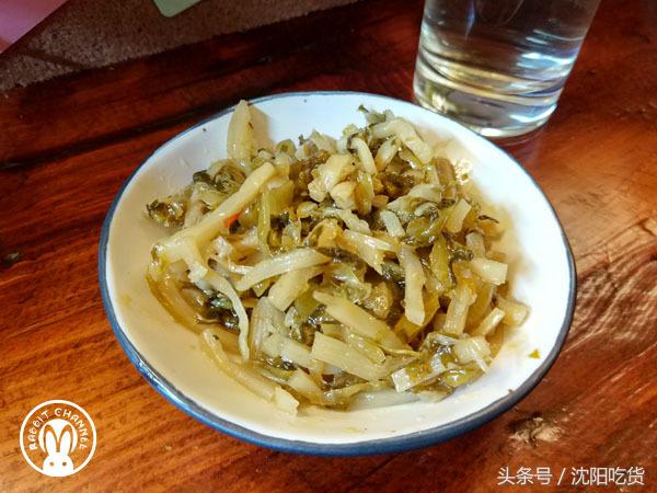 猪脚剔骨头不伤皮的做法,隆江猪脚剔骨全过程