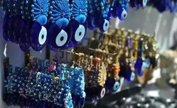 出门旅行，有些纪念品最好不要带回家