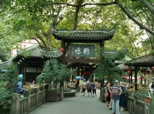 陪你在成都的街头走一走,和我到成都的街头走一走的歌名