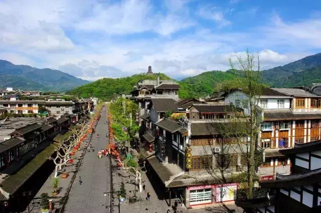 陪你在成都的街头走一走,和我到成都的街头走一走的歌名