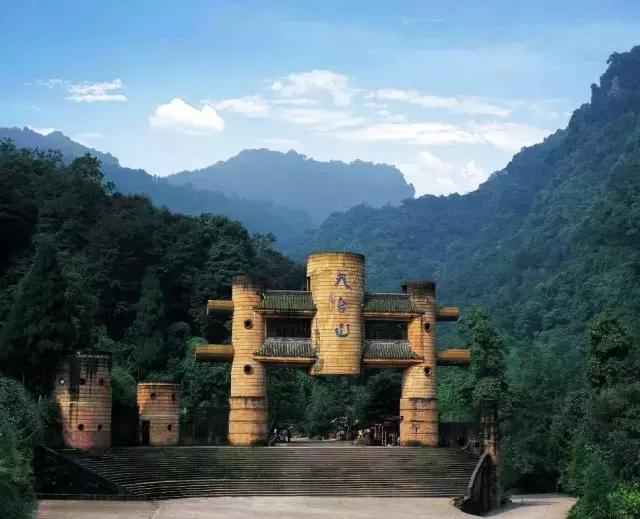 陪你在成都的街头走一走,和我到成都的街头走一走的歌名