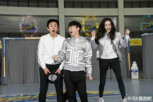 选妈妈还是选父母的视频,记者问迪丽热巴选陈伟霆还是罗晋