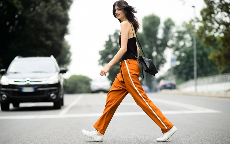 今年最流行的裙裤夏季,今年最流行的裤子和上衣女款式