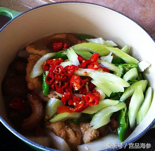 有人说海参太贵吃不起,教你如何快速制作咬得动的活海参