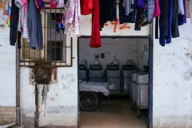 4万人住在距离光谷2公里外的小何西村，却从未对它说一声谢谢