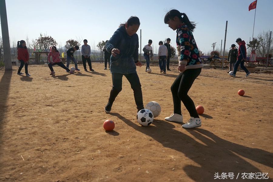 鲁山有个古村落,农村小学建支足球队,还挺像样