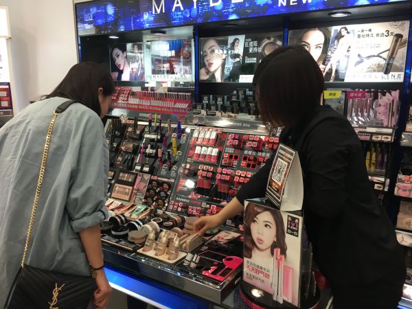 现在的化妆品代购基本都是假的吗,化妆品专柜和代购的区别