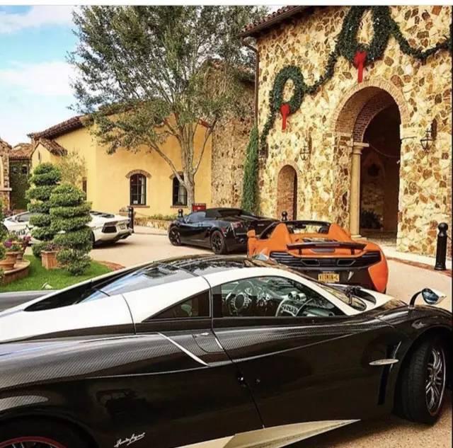 别以为开法拉利的才是有钱人,你以为开超跑的样子