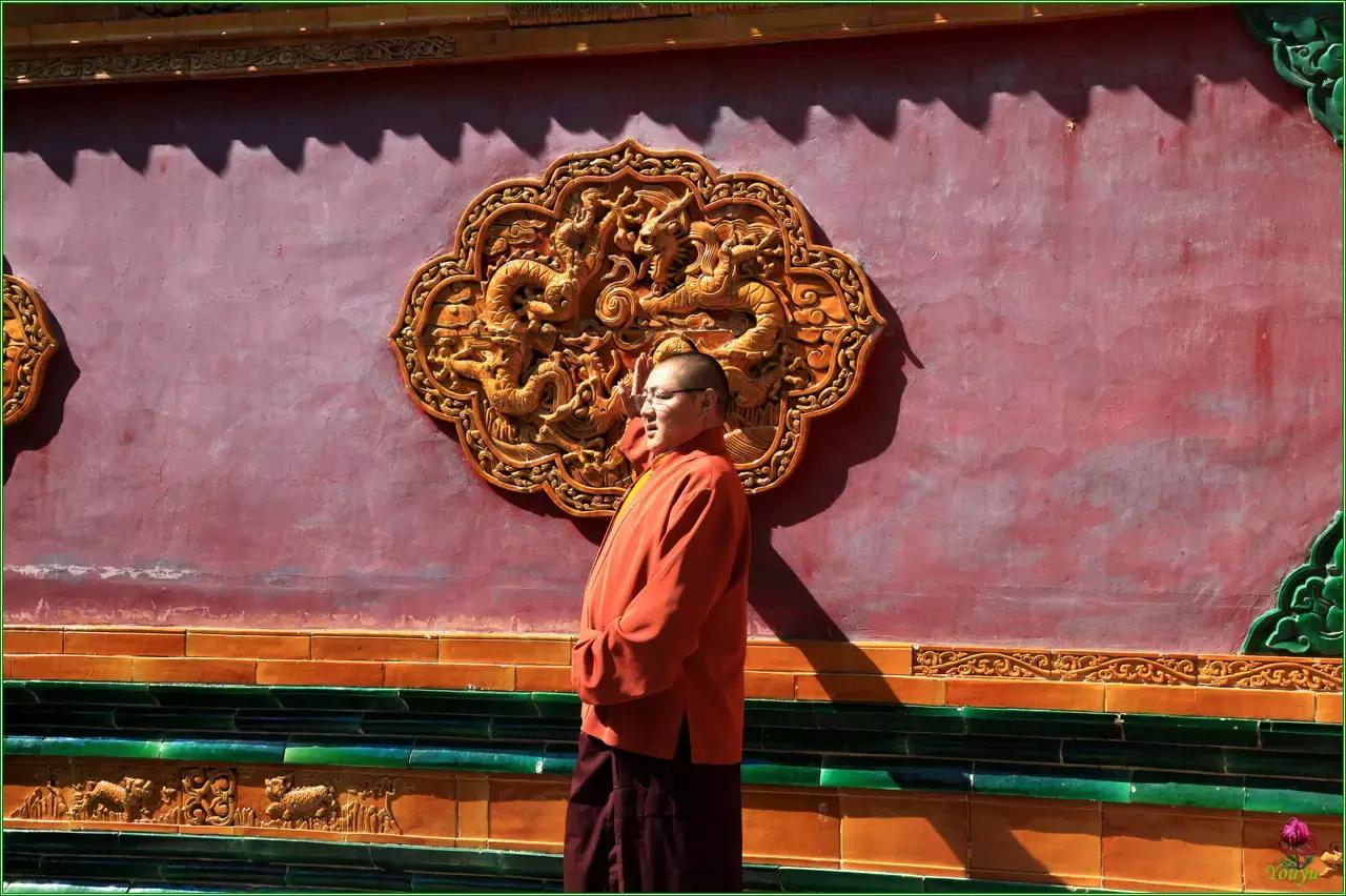 五台山文殊菩萨铜像在哪个寺庙,山西省五台山文殊菩萨寺庙