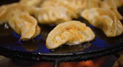 各种特色烧烤欢迎大家都来品尝,最好吃人气最高的烧烤