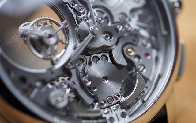 卡地亚跳时腕表机芯,卡地亚手表经典机芯