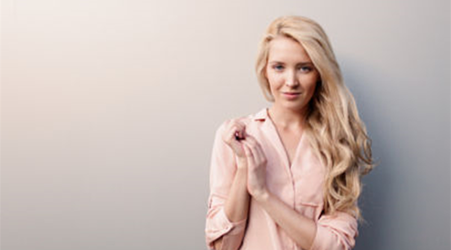 都当妈的人了还化什么妆,都是当妈的人了还需要人来哄吗