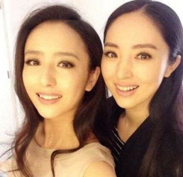 佟丽娅和董璇合照穿的小香风,佟丽娅和董璇撞衫