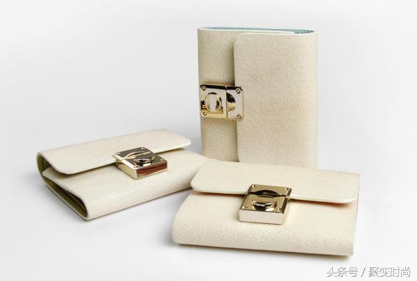 当遇上米色珍珠鱼皮具，珍珠鱼皮革的珍珠光彩才终于名副其实