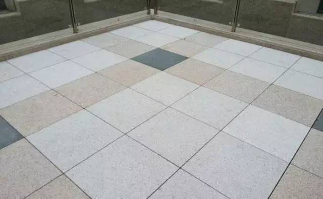 房顶漏水下面的地砖怎么处理,屋顶瓷砖漏水怎样处理最好呢