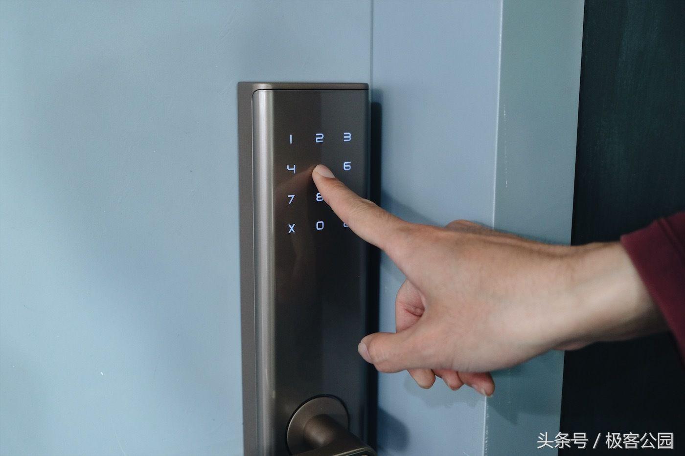 装上这把「秒开」的门锁,感觉记性不好的我得到了拯救