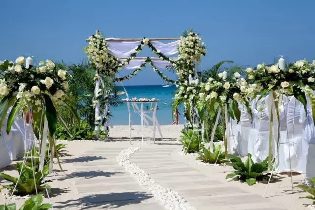 普吉岛适合亲子游的酒店,普吉岛订什么酒店