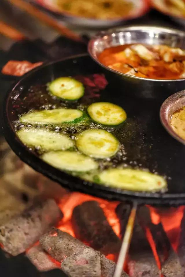 各种特色烧烤欢迎大家都来品尝,最好吃人气最高的烧烤