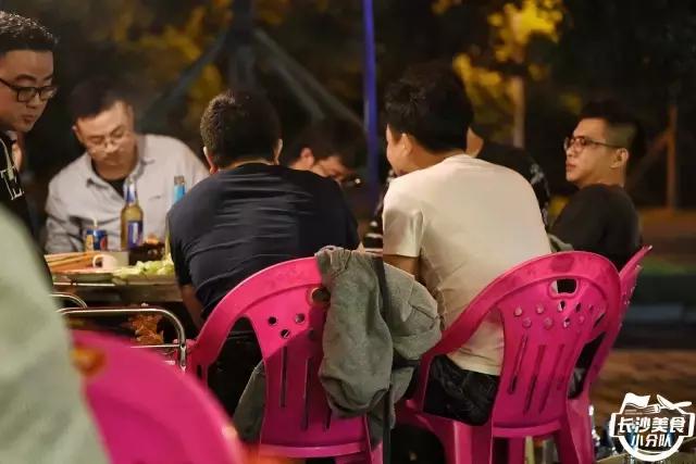 各种特色烧烤欢迎大家都来品尝,最好吃人气最高的烧烤