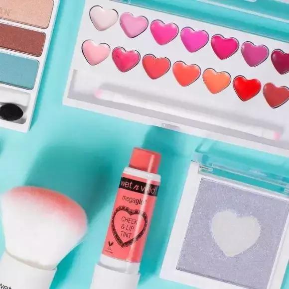 一支唇膏玩转百变妆容,教你玩转双色唇色