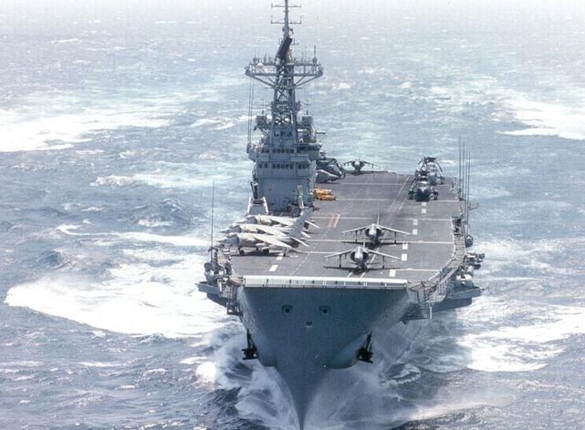 外媒称中国海军双航母为海上长城，弱小时期却只能眼馋外国航母