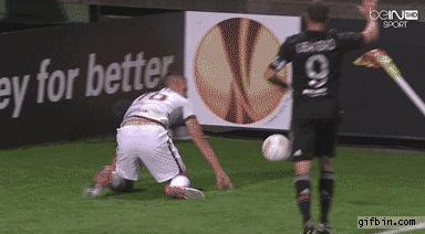 足球搞笑战术动态图,足球搞笑乌龙球gif