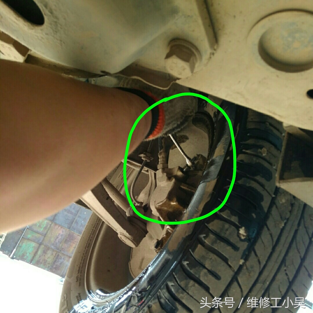 停车脚刹不灵,汽车机械脚刹不灵怎么解