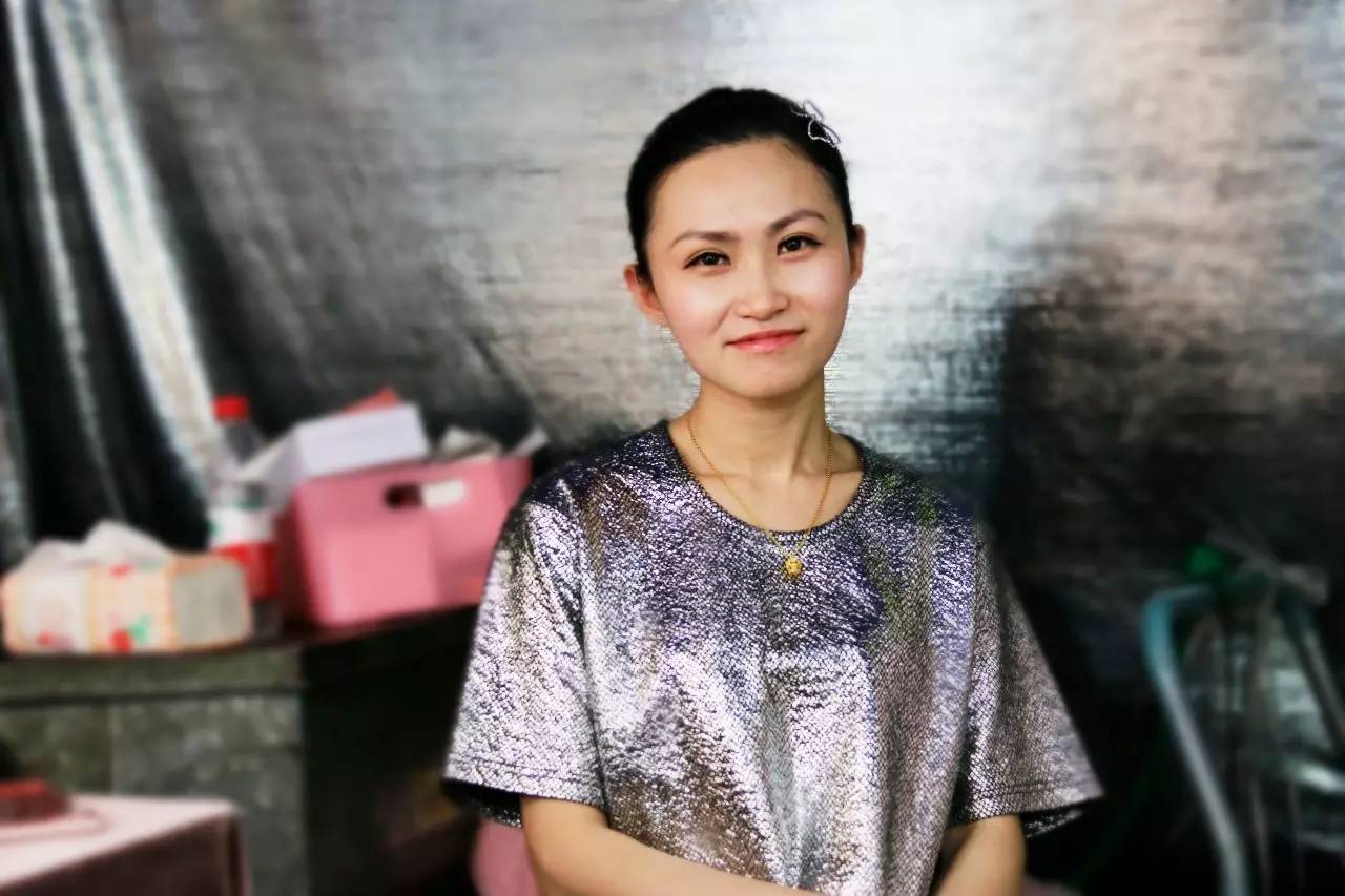 杭州吴山广场夜市美女,吴山夜市摊主