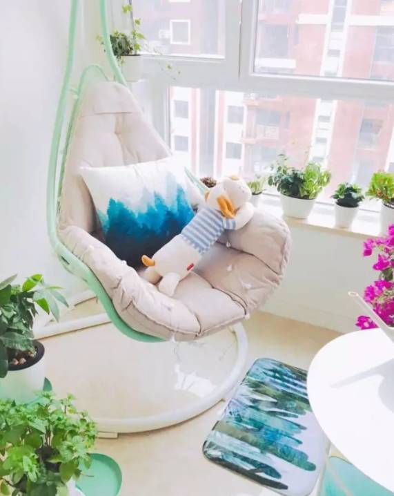 这样的吊椅，才能让你在阳台喝酒聊天数星星啊！