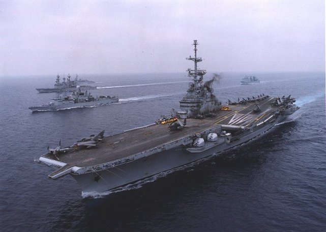 外媒称中国海军双航母为海上长城，弱小时期却只能眼馋外国航母