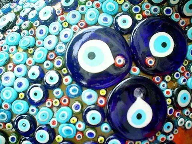 出门旅行，有些纪念品最好不要带回家