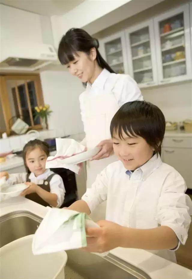 宝爸宝妈家庭教育案例分享,采访宝妈宝爸有关教育的问题