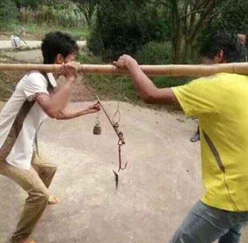 当武士刀遇到剑,一刀砍下去见真知,武士刀:就是让你想不到