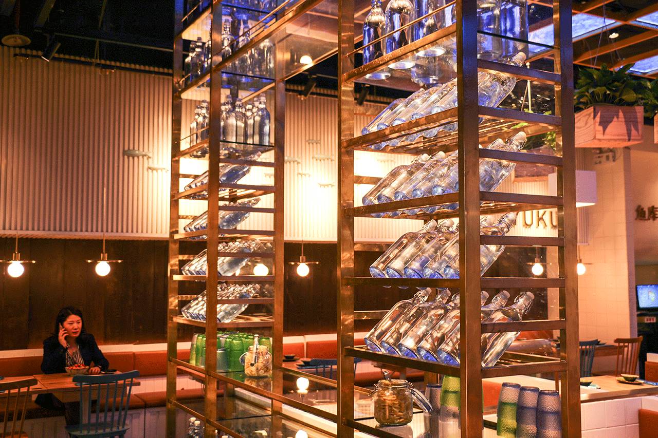 深圳一家有意思的烤鱼店,深圳第一家脆皮烤鱼