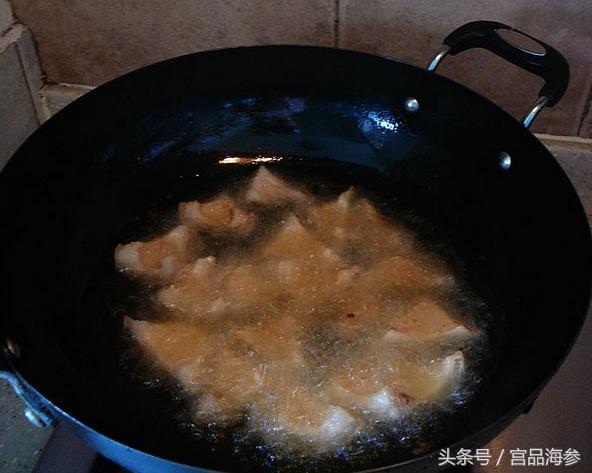 有人说海参太贵吃不起,教你如何快速制作咬得动的活海参