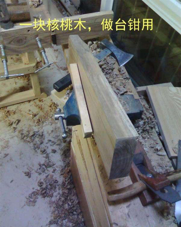 老木匠打书桌,农村老木匠做木匠