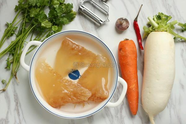 凉拌鲜海蜇夏天吃真清凉开胃解腻,海蜇拌黄瓜的正确凉拌法
