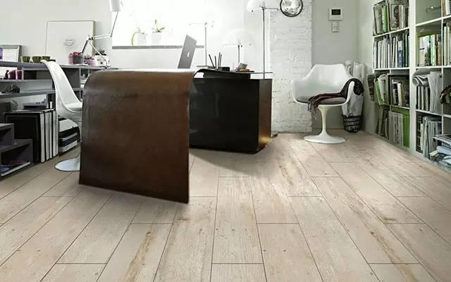 仿木地板的好处和坏处,原来地面贴瓷砖的利弊有哪些